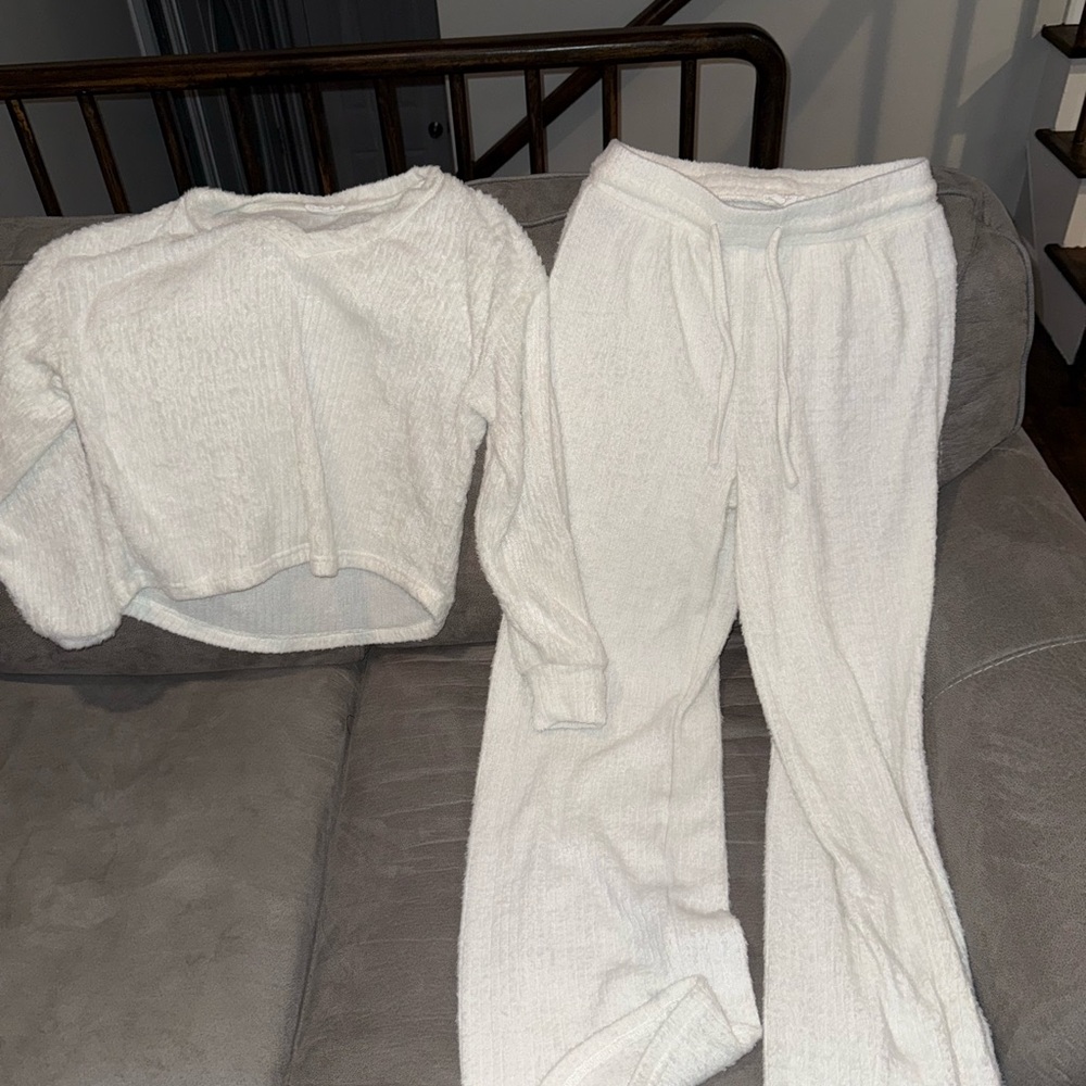 Cozy White V-Neck Lounge Set